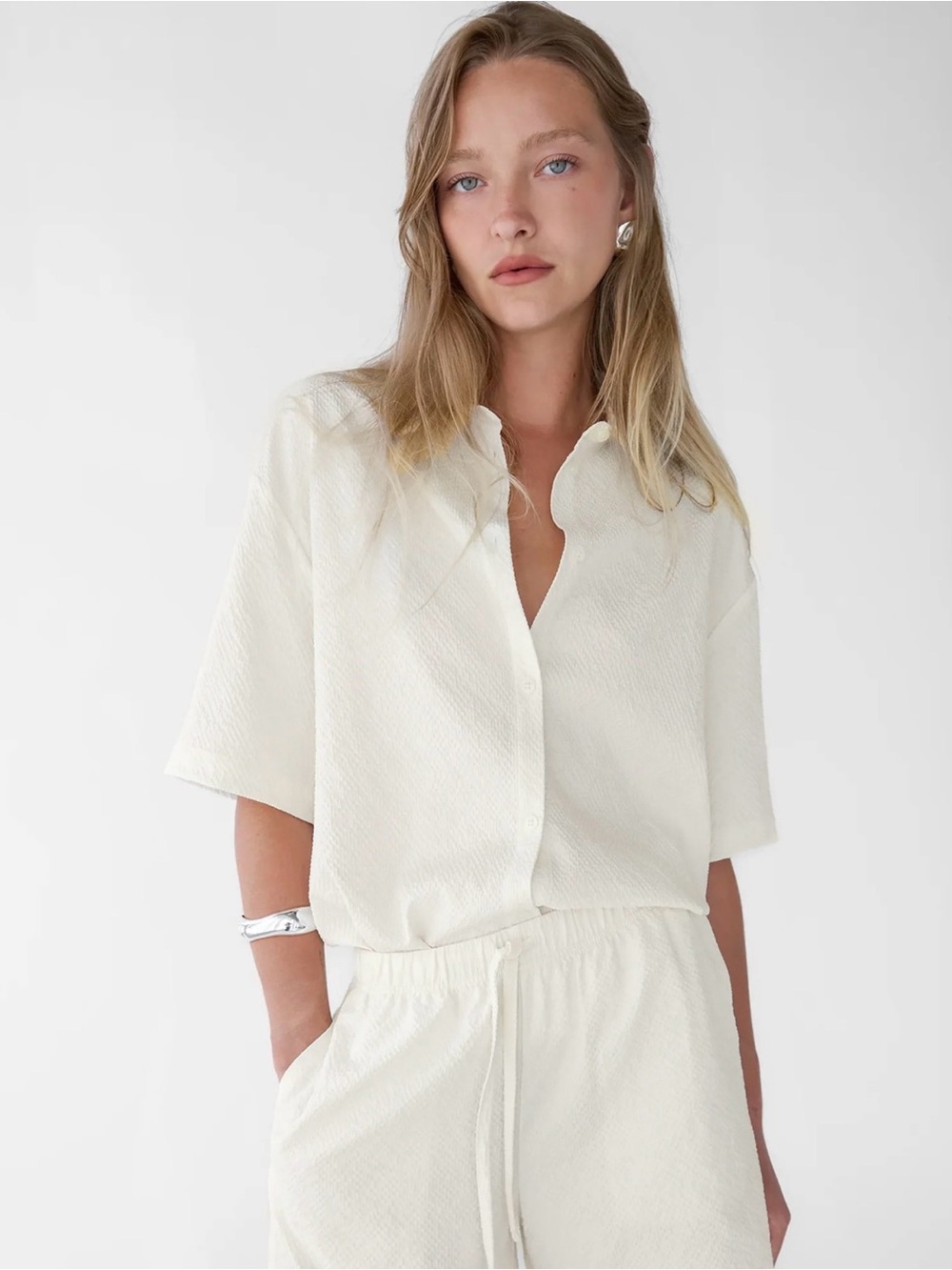 Oak and Fort Seersucker Textured Short-Sleeve Button Shirt